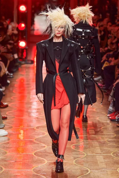 Look 30